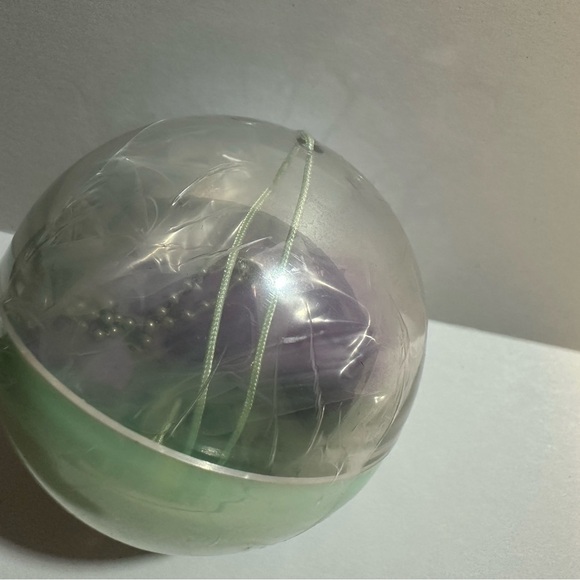 Tokyo Disney Resort Figure Keychain Capsule Toy Gachapon Sleepy Whale - Picture 3 of 4